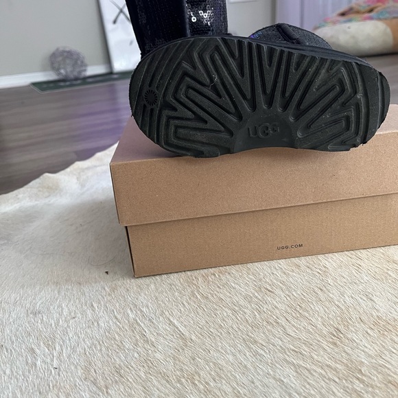 Uggs classic sequence - Picture 3 of 4